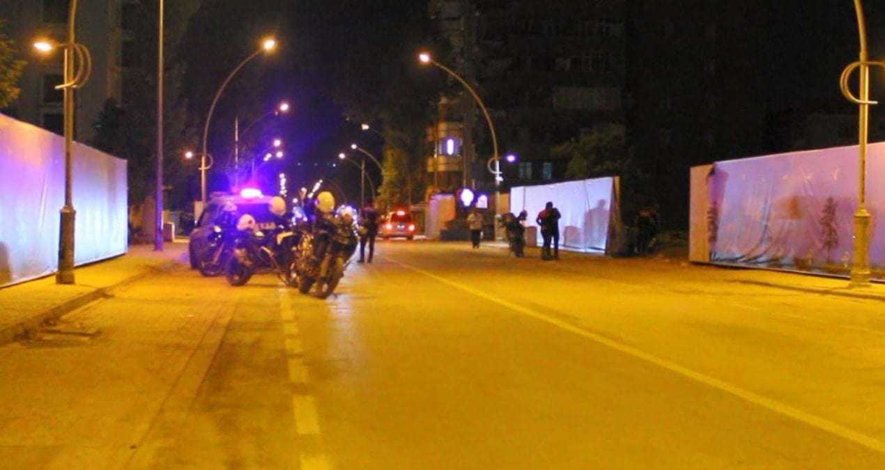 cami avlusunda silahli kavga yaralilar var rQxEG9wN