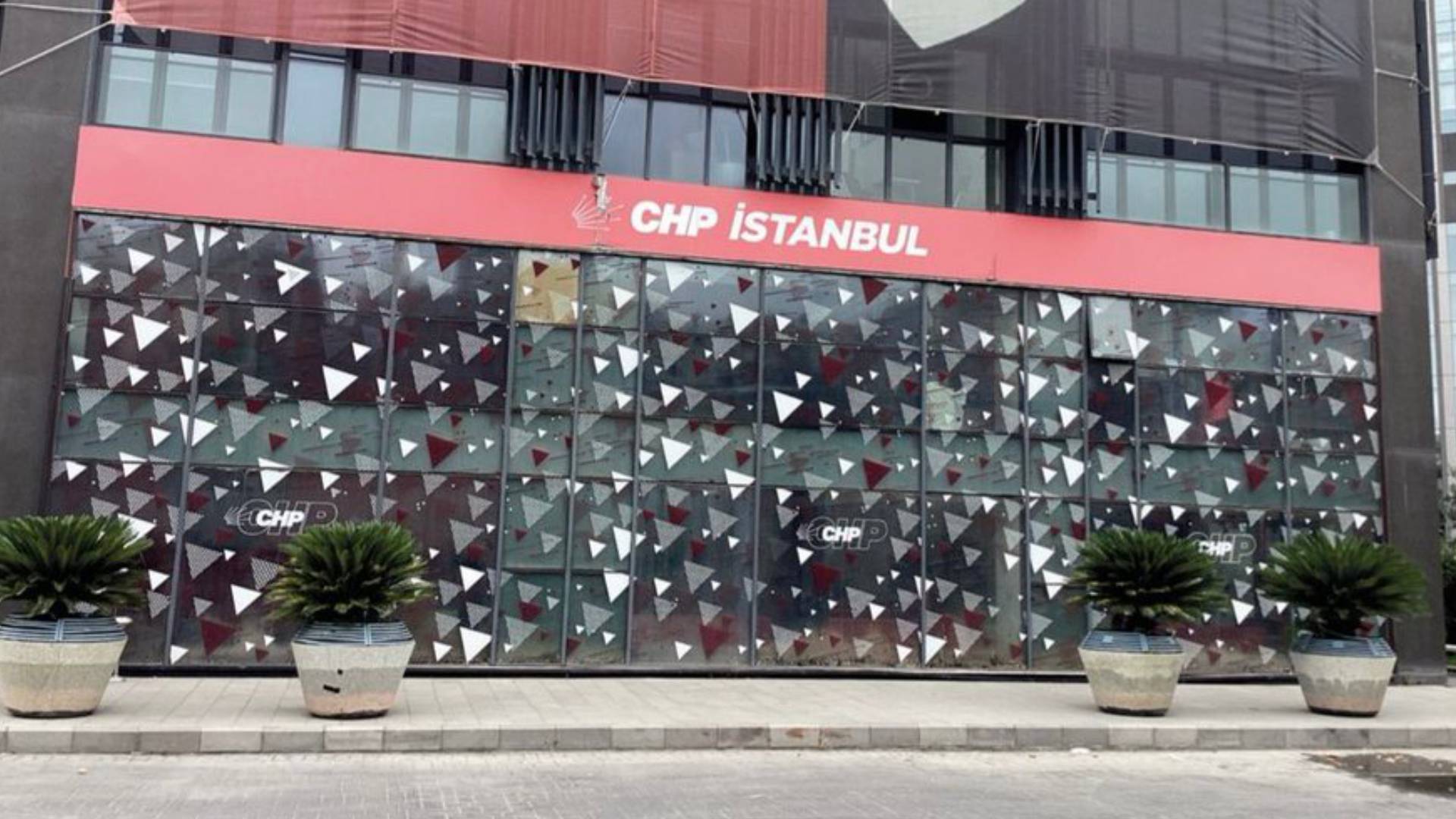 istanbul 45 asliye hukuk mahkemesinin durdurulmasini istedigi chp il kongresi basladi 9KTLdTlk