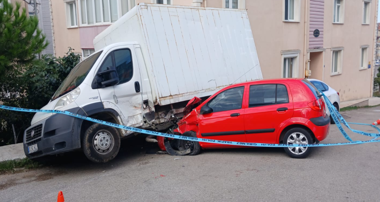 sinopta trafik kazasinda 3 kisi yaralandi y45JtM8A
