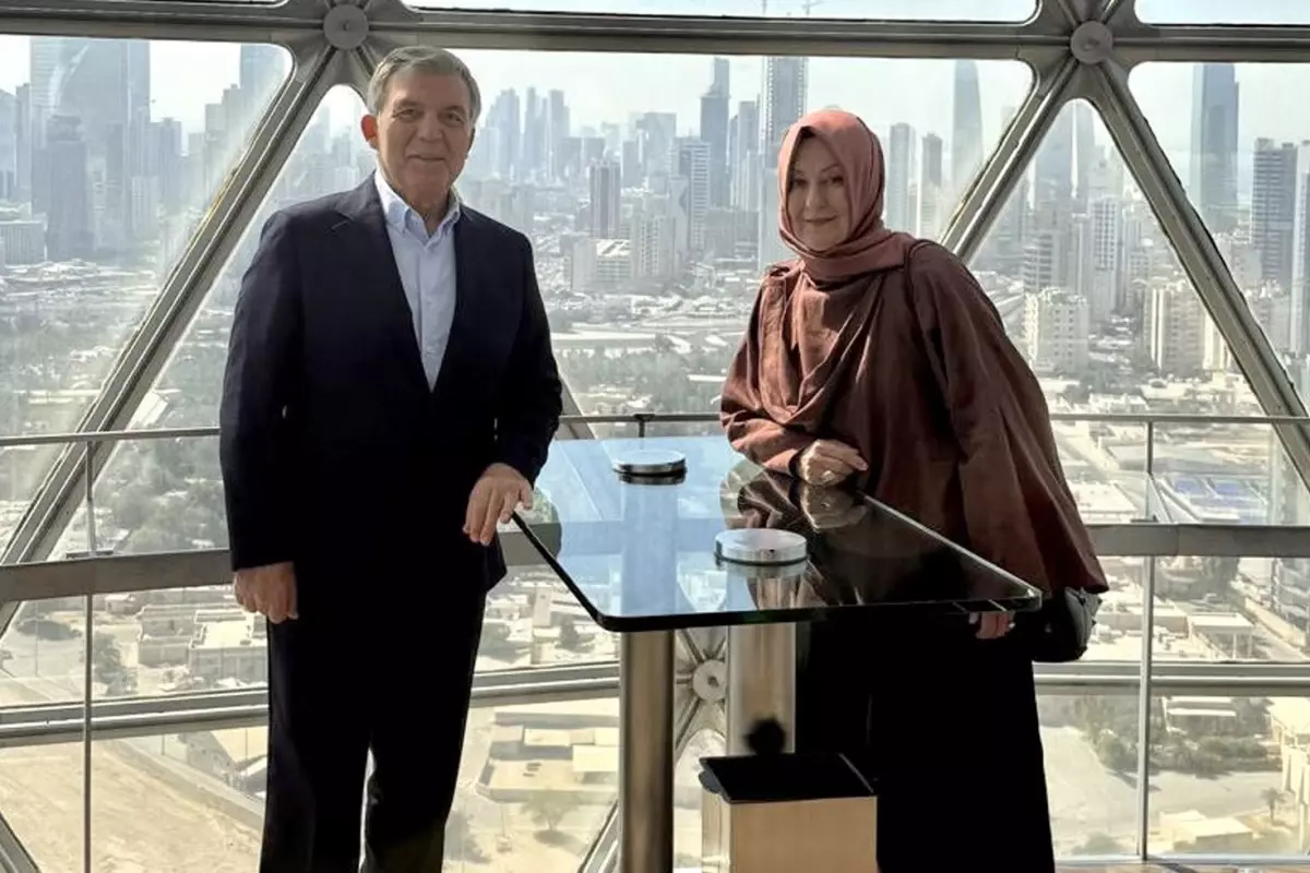 uzun suredir ortalarda yoklardi abdullah gul ve esi bakin nerede goruntulendi jSTL2LyI.jpg