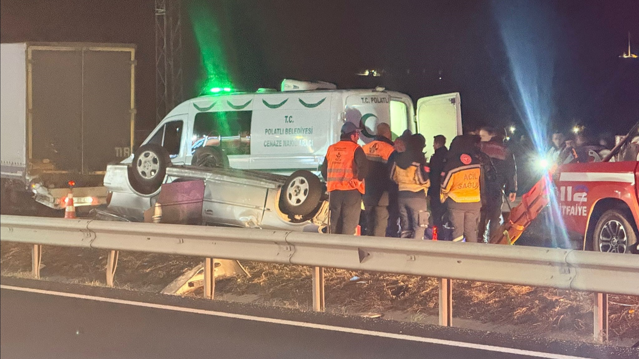 Tıra arkadan çarpan otomobilde 1 kişi öldü